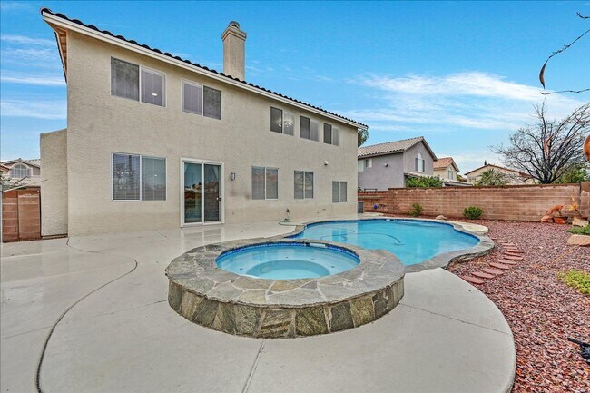 Building Photo - Desirable 4 Bedroom Home with Pool near Summerlin!