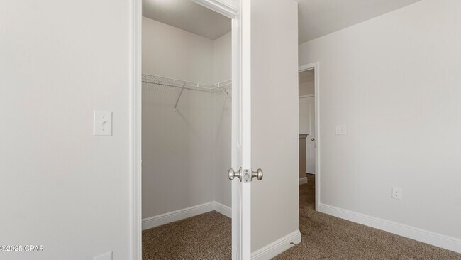 Building Photo - 1881 Pointe Dr