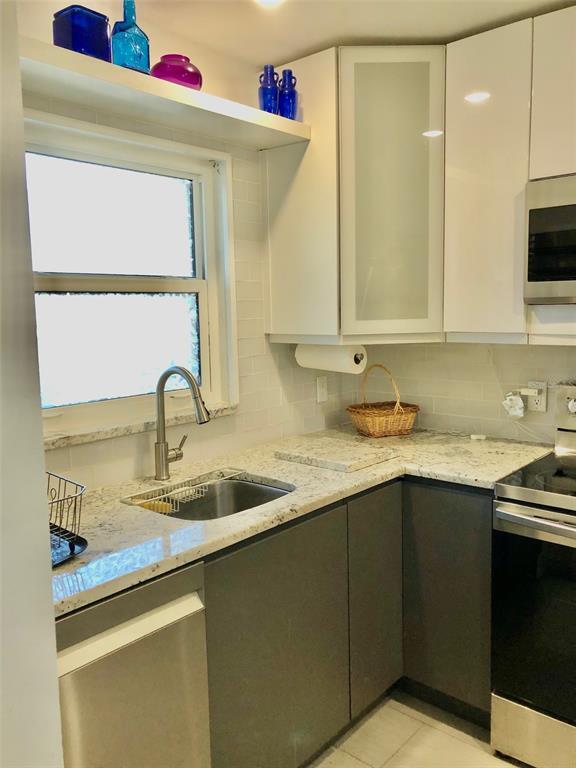 Building Photo - 102 Capri Isles Blvd