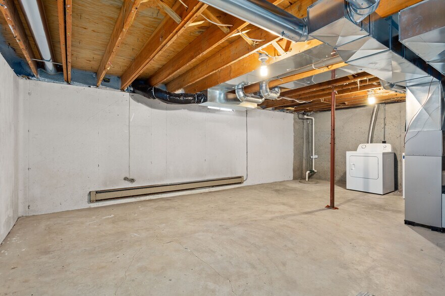 Building Photo - 2627 N Helen St