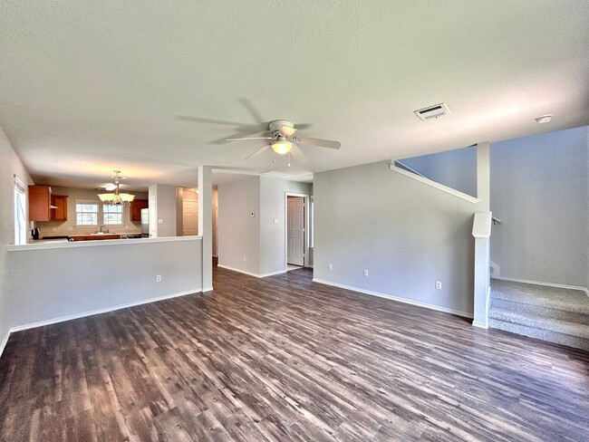 Building Photo - Charming 3BR/2BA Two-Level Home with Cover...