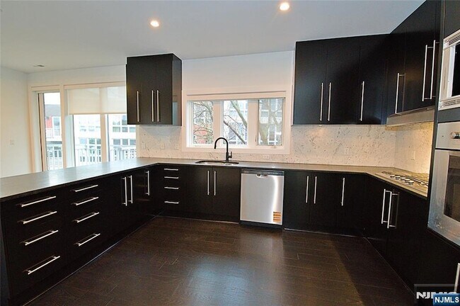 Building Photo - 11 Vela Way