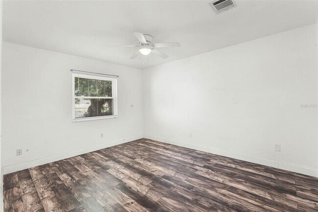 Building Photo - 119 Floral Ct