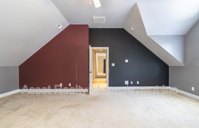 Building Photo - 8334 Bay Gardens Ln