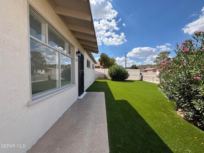 Building Photo - 6138 Taos Dr