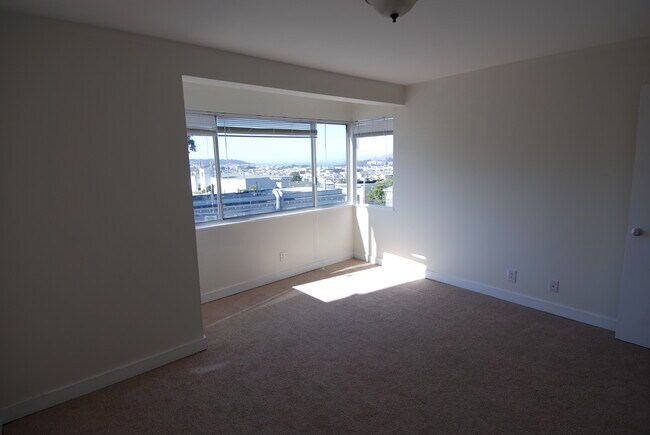 Building Photo - 310 Stanyan St
