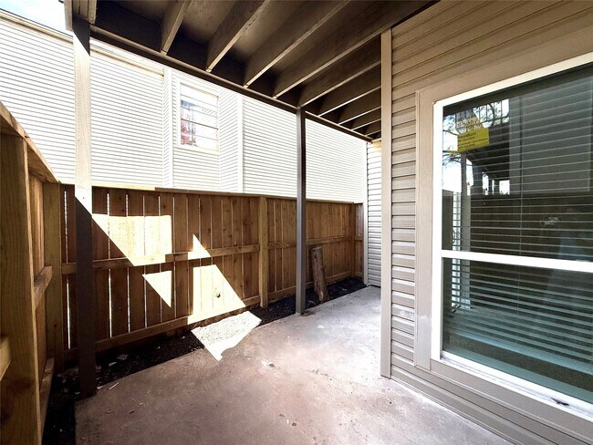 Building Photo - 9707 Richmond Ave.