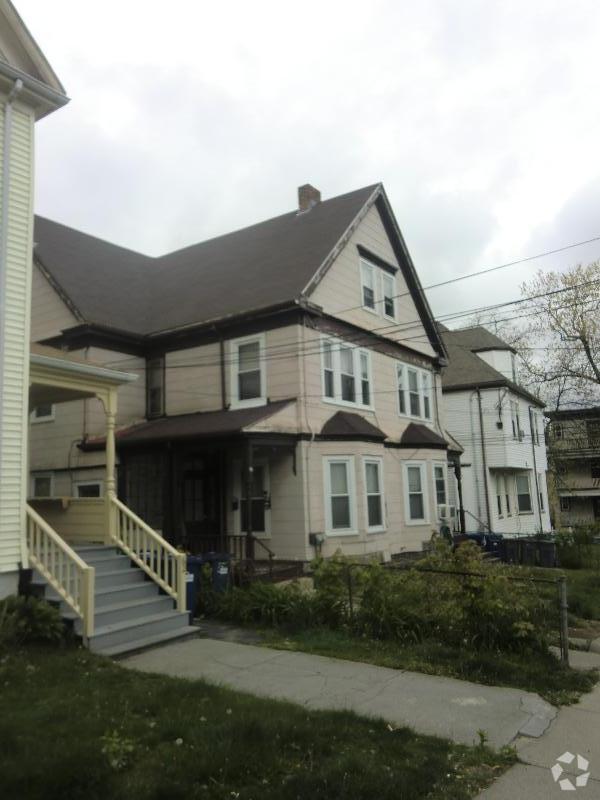 Building Photo - 66 Murdock St