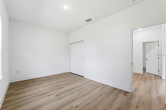 Building Photo - 2275 W Linden Dr