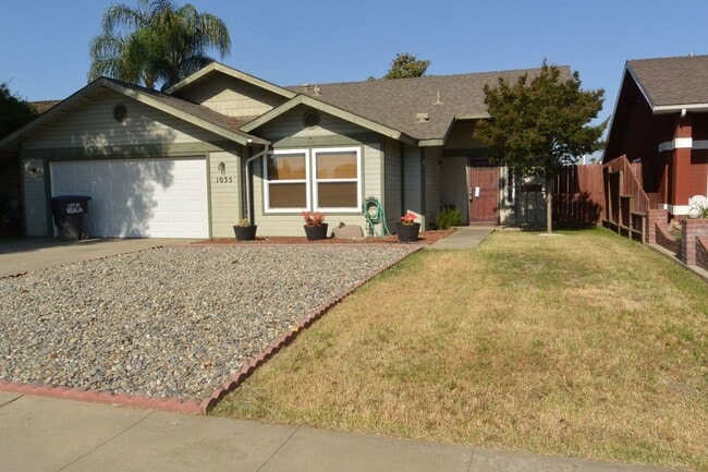 Primary Photo - 3 Bedroom 2 Bathroom Golden West school di...