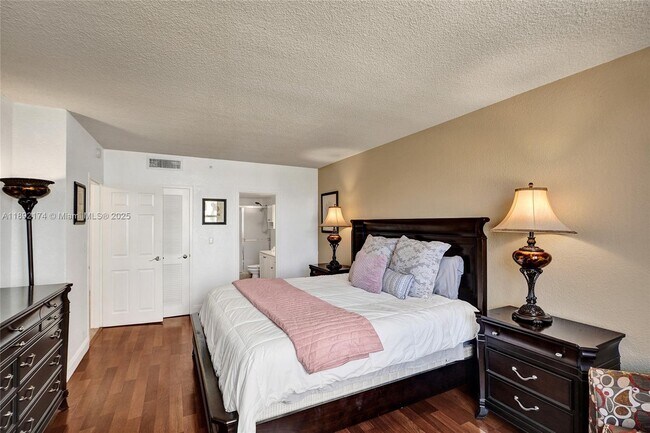 Building Photo - 2501 S Ocean Dr