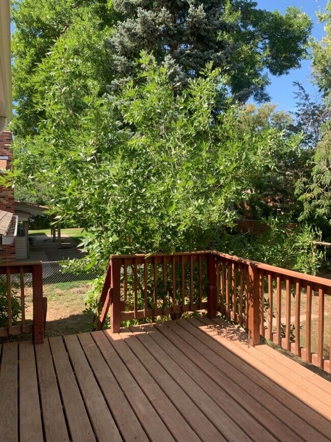 Building Photo - Mid-Town Single Family Home w/ Spacious Fenced Yard