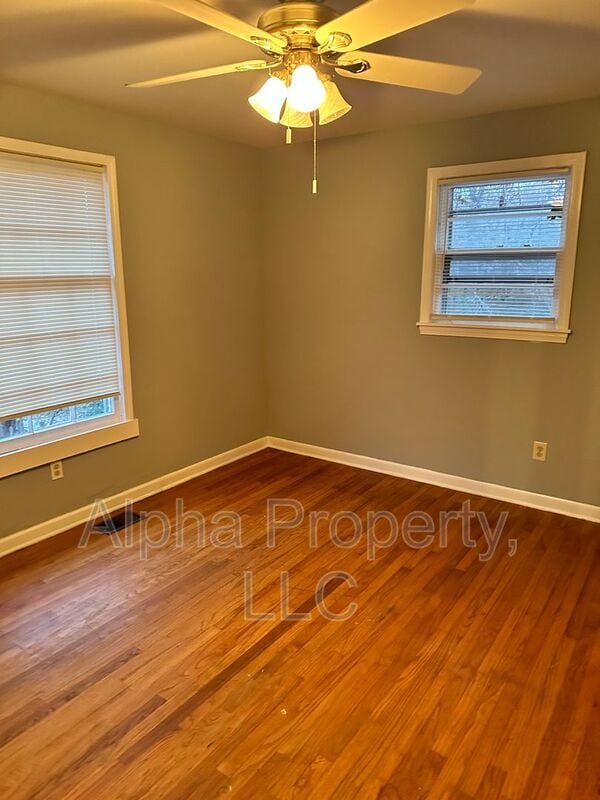 Building Photo - 605 Kenmore Dr