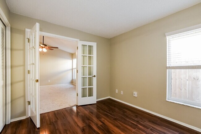 Building Photo - 10025 River Glen Ct