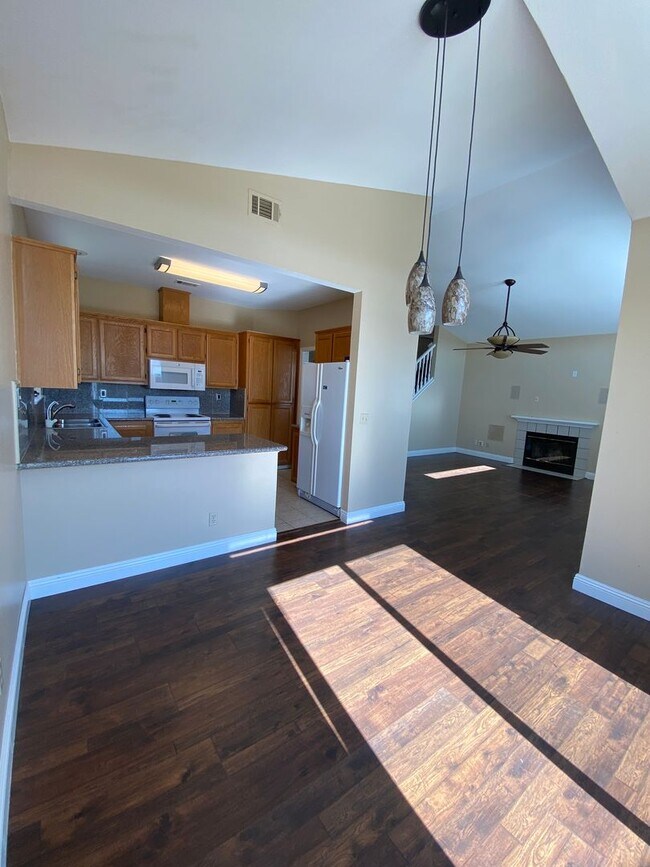 Building Photo - Lots of Natural Sunlight - Close to Travis Air Base - with No Rear Neighbors!