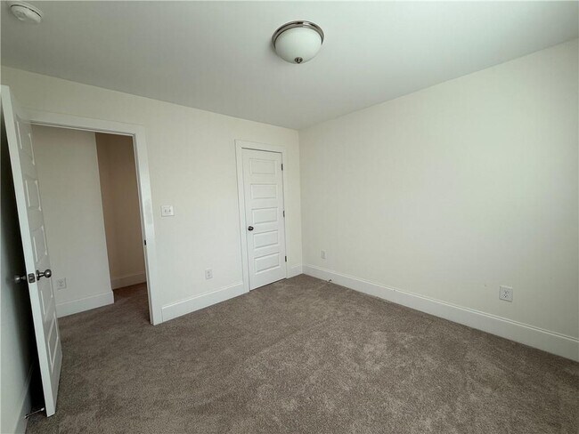 Building Photo - 2936 Cherokee Rd