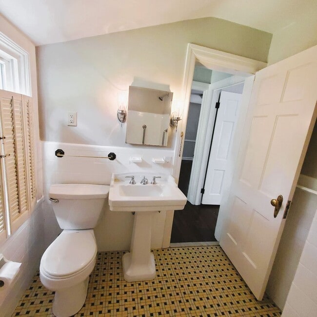 Building Photo - 2B/1B Charming Single Family home in Glend...