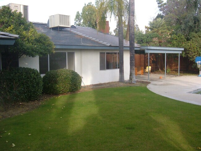 Building Photo - Beautiful 4 Bedroom House in NW Bakersfiel...