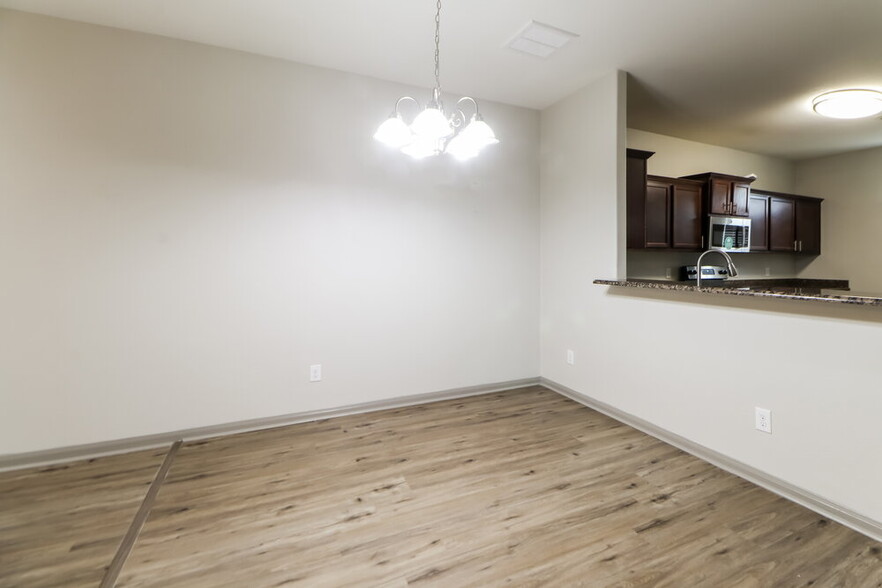 Building Photo - 420 Sapphire Ln