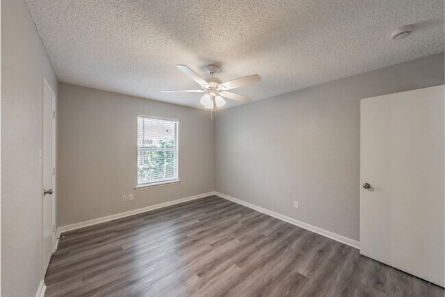 Building Photo - 8125 Rambler Rose St
