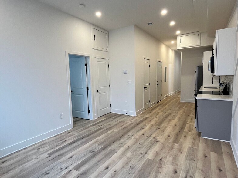 Building Photo - 1802 11th St NW