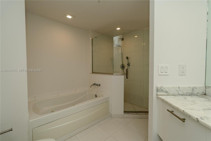 Building Photo - 500 Brickell Ave