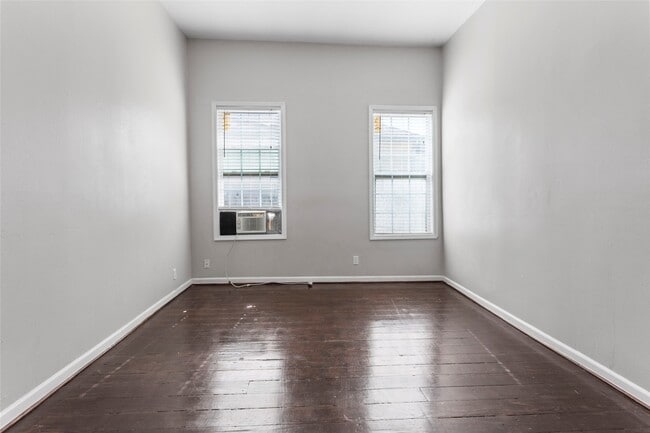Building Photo - 511 9th St