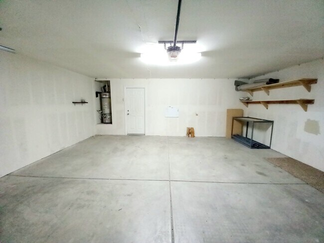 Building Photo - Spacious 3 bedroom, 2 bath with bonus room in Indian Cove