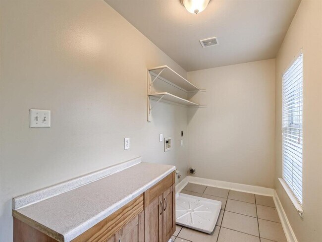 Building Photo - 20922 Young Meadows Way