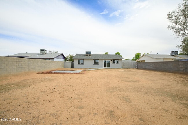 Building Photo - 2018 W Western Dr
