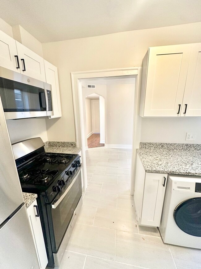 Building Photo - 1150 N Lawndale Ave