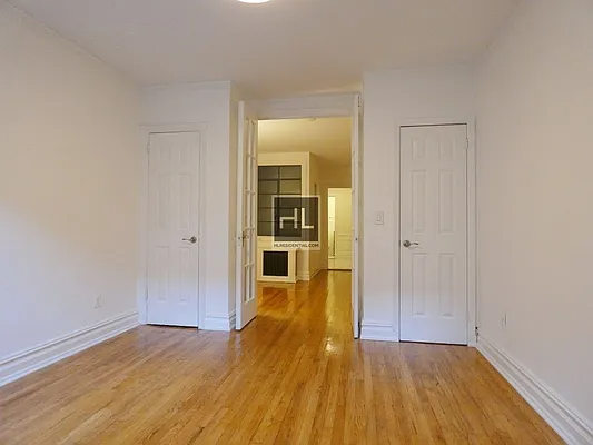 Building Photo - 211 E 88th St