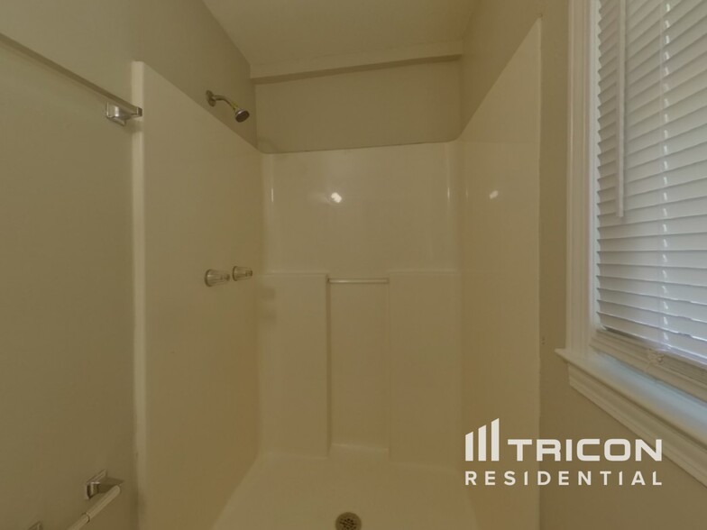 Building Photo - 5535 Crestland Ct