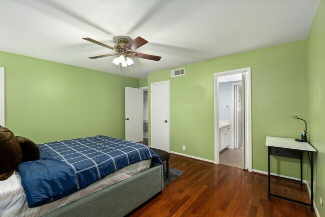 Building Photo - 1625 Prairie Grove Dr