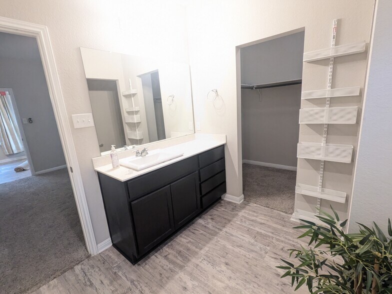 Primary bathroom - 3130 Blantyre Bnd