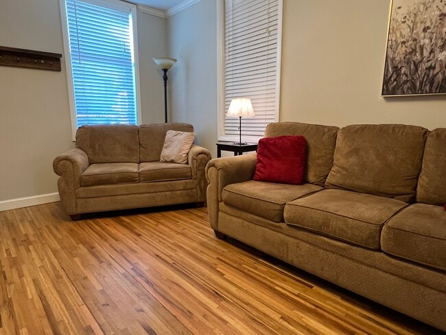 Building Photo - 404 N Benton Ave