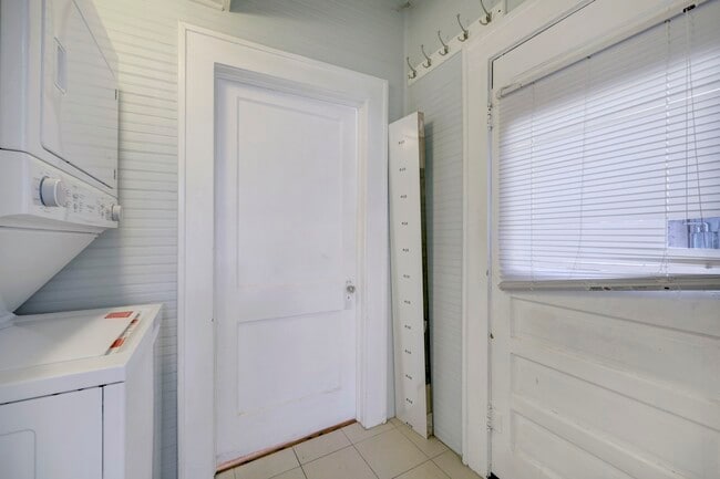 Building Photo - 1649 W Main St