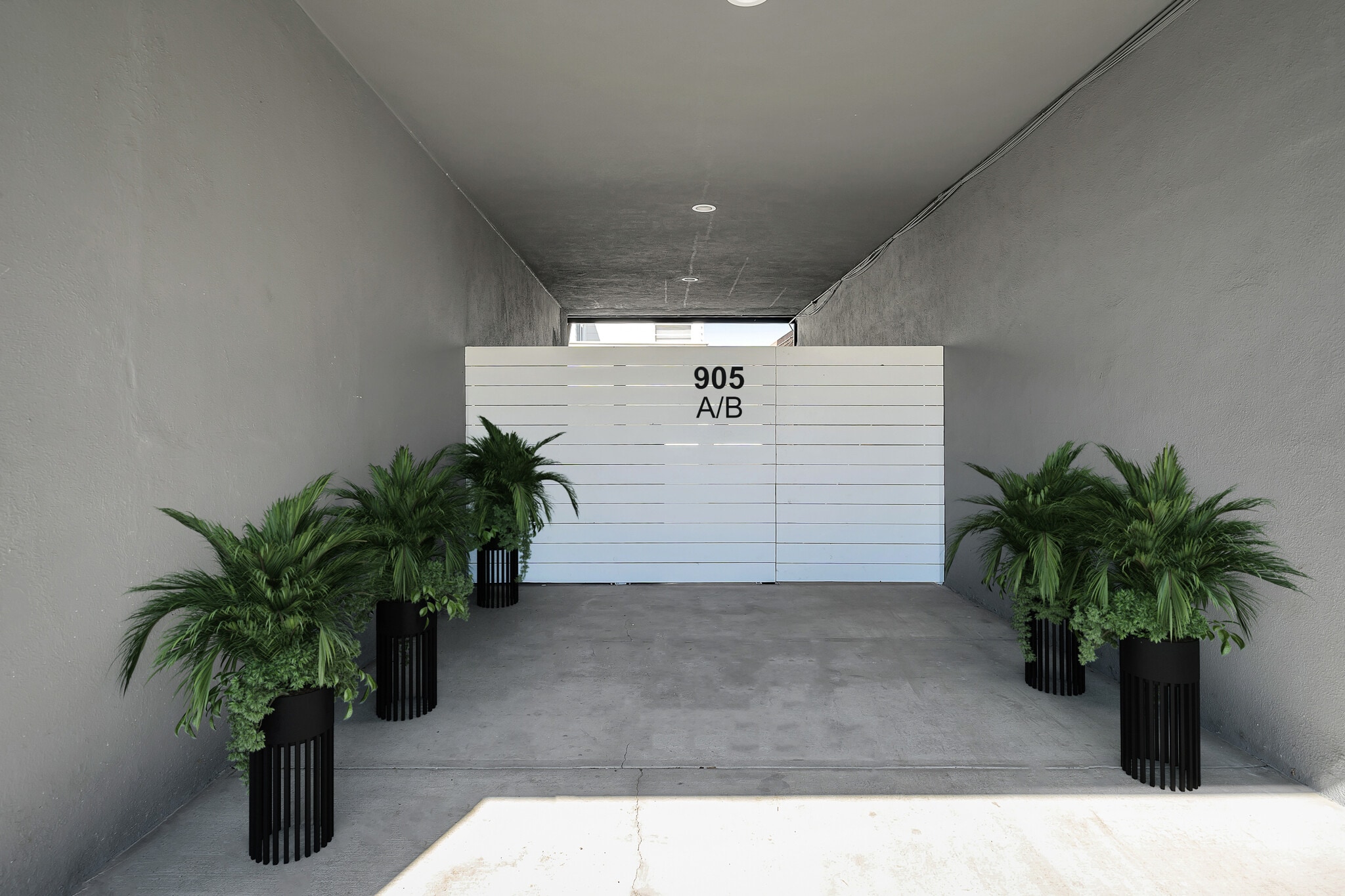 Entrance To Property - 905 Manhattan Beach Blvd