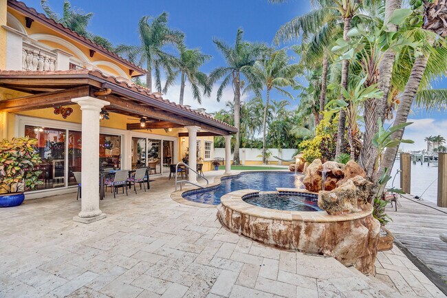 Building Photo - 600 Circle Dr