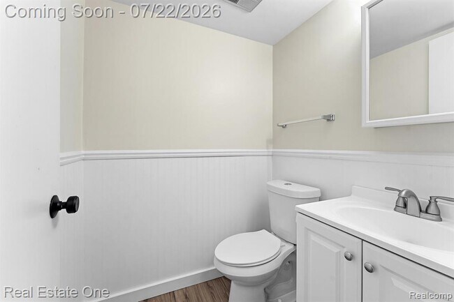 Building Photo - 15588 Dupage Blvd