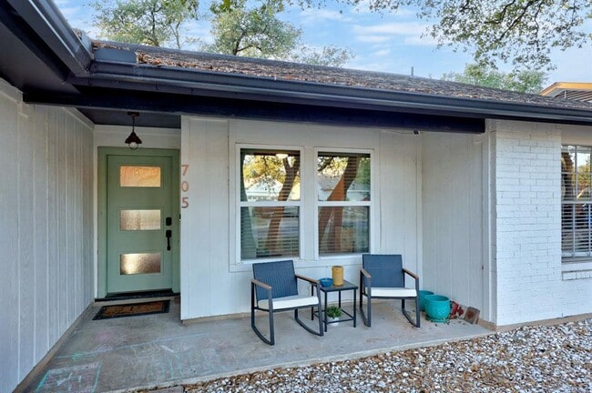 Building Photo - 705 Russet Valley Dr