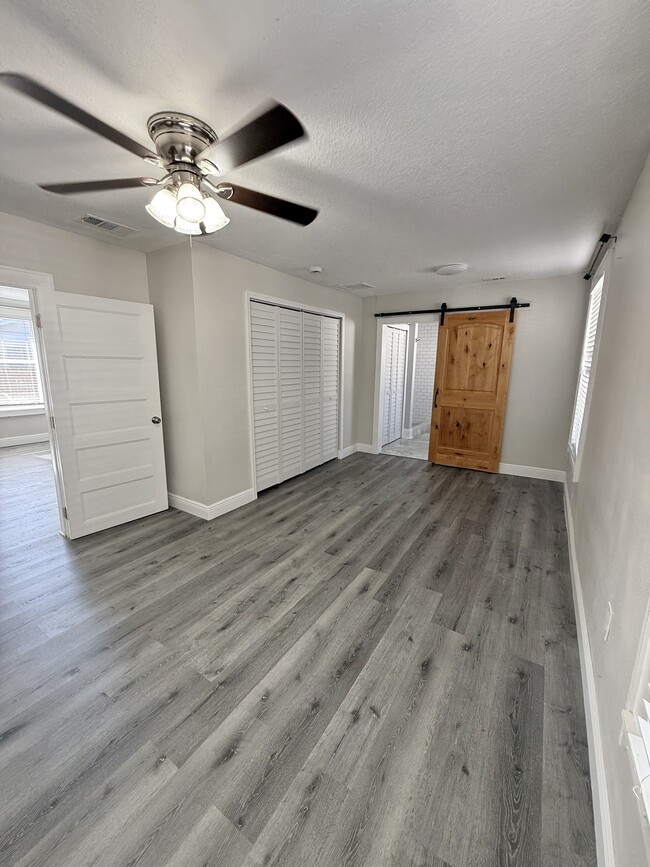 Building Photo - 5904 N Eustace Ave