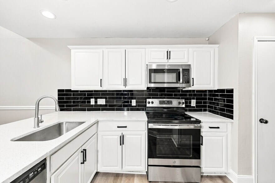 Building Photo - 1125 Harvest Hill Ln