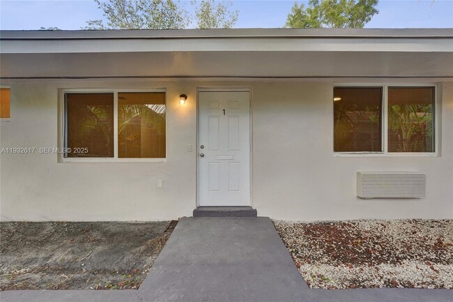 Building Photo - 30 SW 8th St