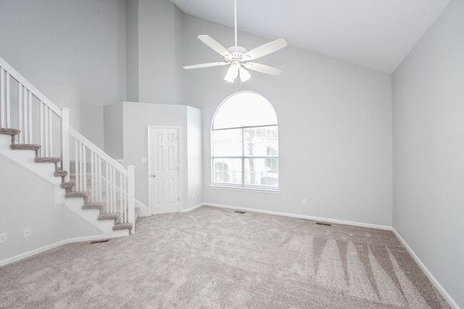 Building Photo - 2 Bedroom 2.5 Bathrooms in South Chesapeake