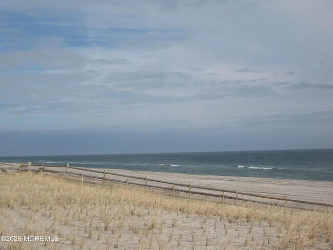 Building Photo - 15 S Surf Rd