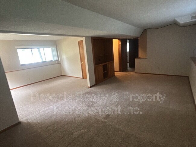 Building Photo - 146 Lois Dr