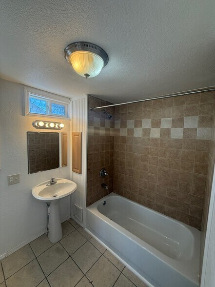 Building Photo - 116 Broadwater Ave