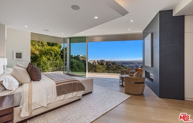 Building Photo - 1895 Rising Glen Rd