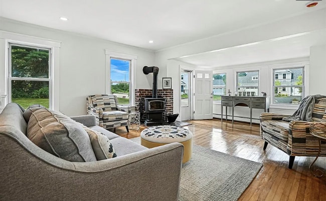 Building Photo - newly renovated 4 bdr farm house - rent to...